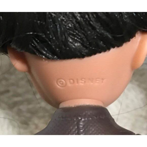 Disney Raya Doll 6.5 Inch Figure With Long Black Hair & Detailed Outfit - Picture 6 of 7